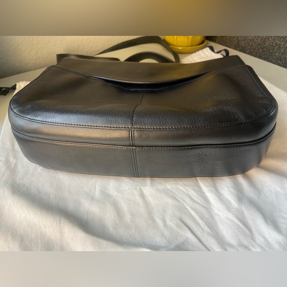 Cuyana Convertible Satchel 13-inch Black Pebbled Leather - Picture 7 of 16